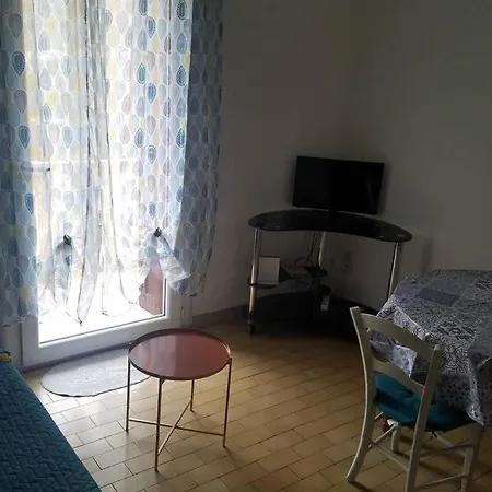 Apartment Cure Ou Avec Wifi Et Parking Et A 100m Des Thermes *