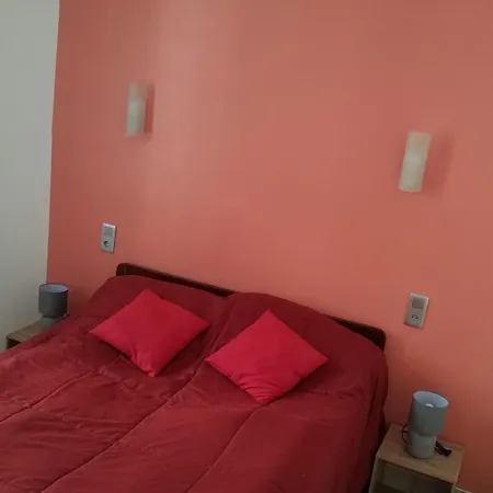 Apartment Cure Ou Avec Wifi Et Parking Et A 100m Des Thermes *